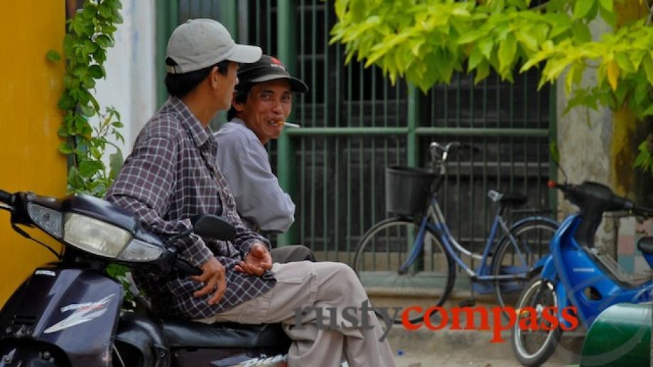 Xe om (motorcycle taxi) drivers, Hoi An