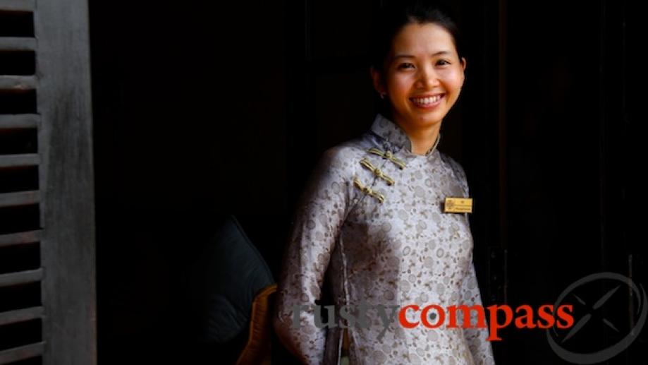 A waitress at Brothers Cafe, Hoi An