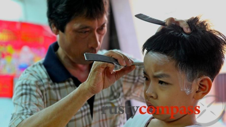 Hoi An haircut. Vu Xuan Trinh hairdresser on Tran Phu...