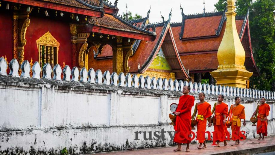 Alms giving, Luang Prabang