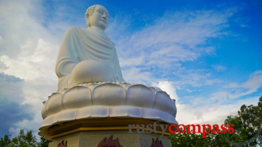 Buddha statue. Kong Son Pagoda.