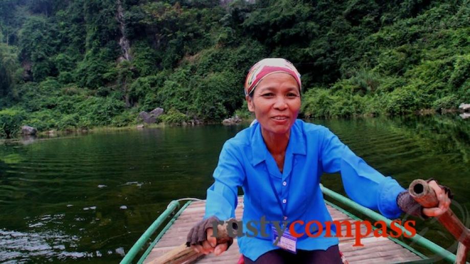 Boat lady at Trang An.