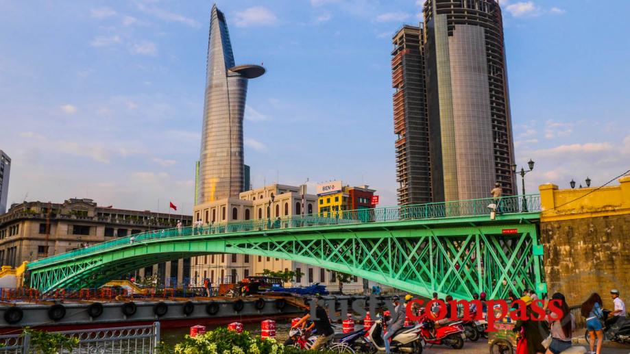 Heading back on the opposite bank of the Ben Nghe...