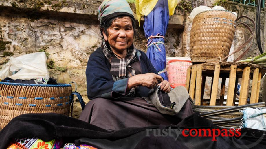Hmong woman selling in Sapa