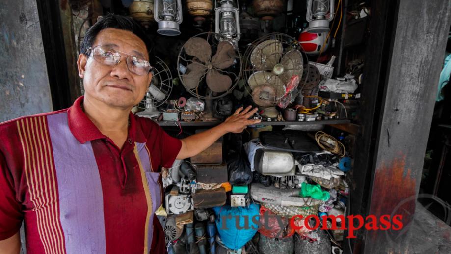 The antique fan man, Hanoi