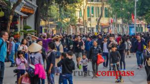 Walking Hanoi - Hoan Kiem Lake