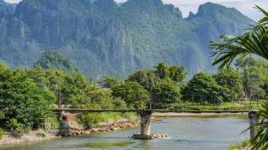 Vang Vieng travel guide in video